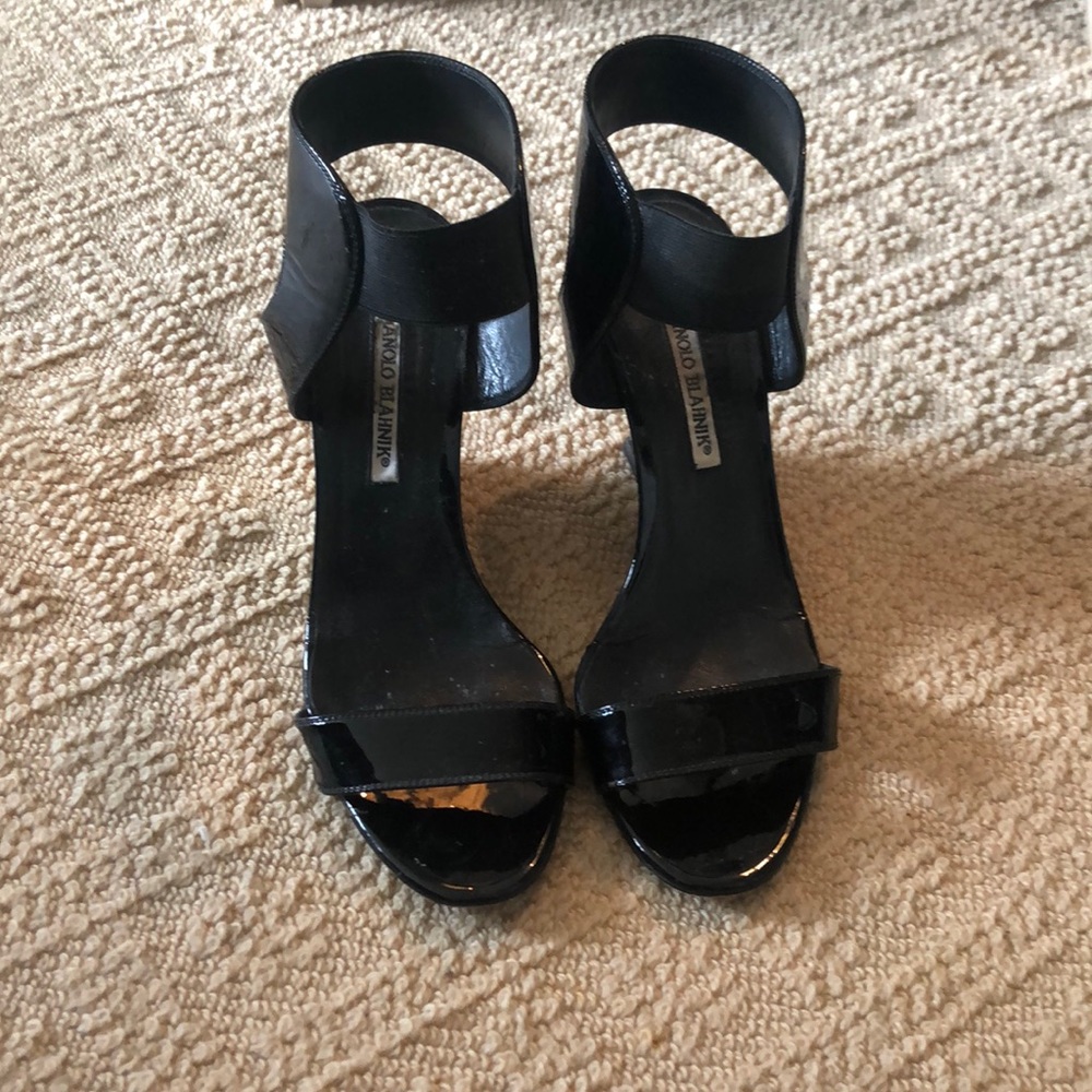 Manolo Blahnik patent leather wedges!!💥
